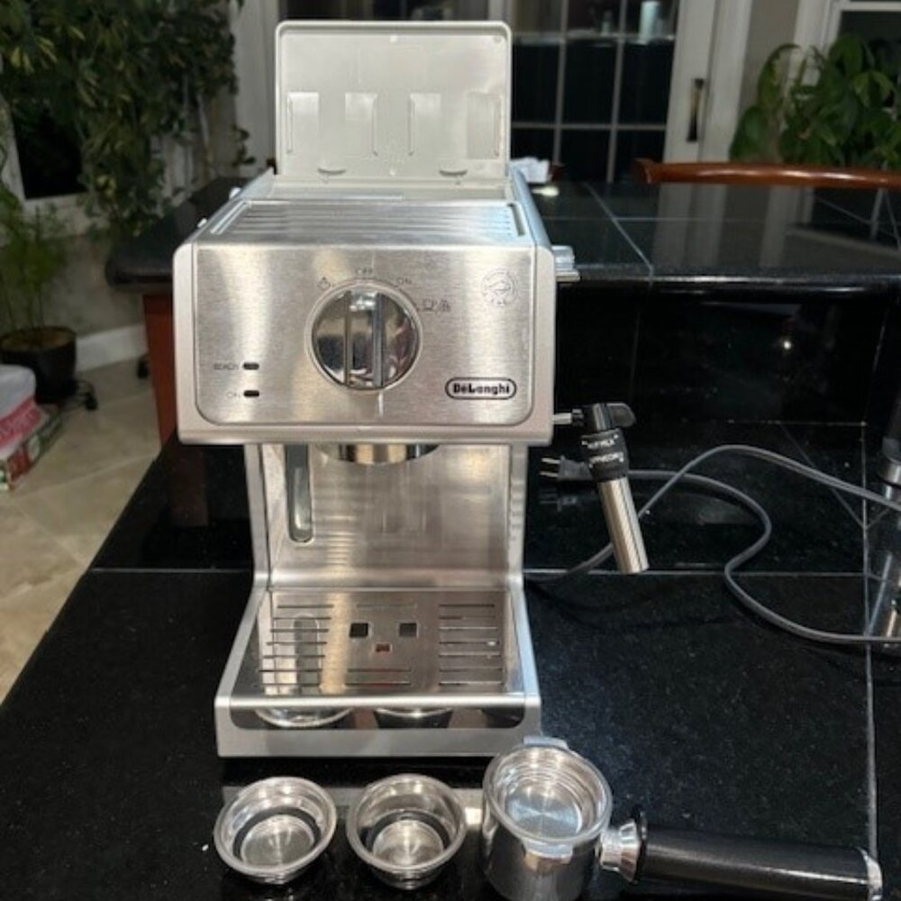 DeLonghi Expresso Machine with frother